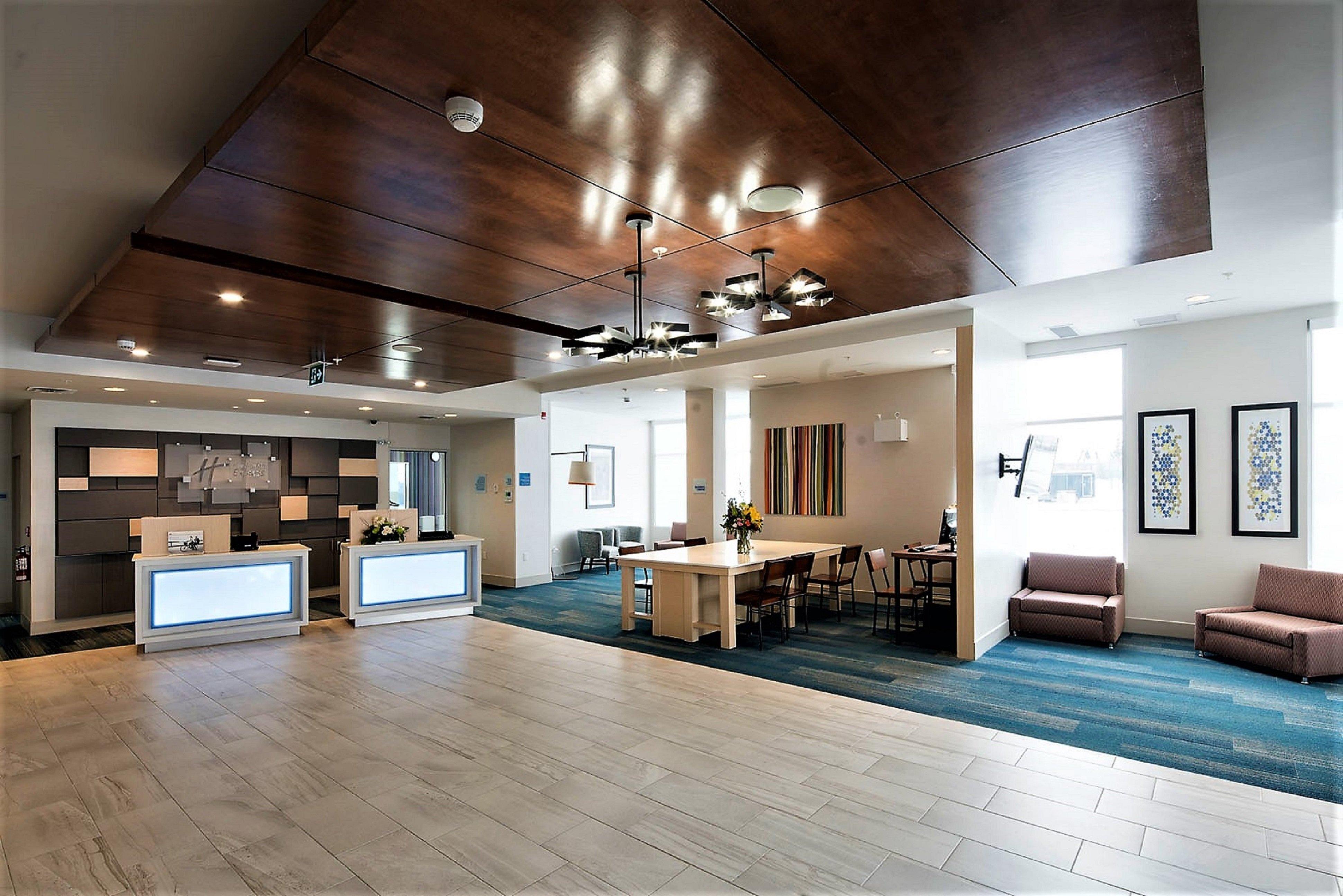 Holiday Inn Express - Red Deer North By Ihg Exterior photo