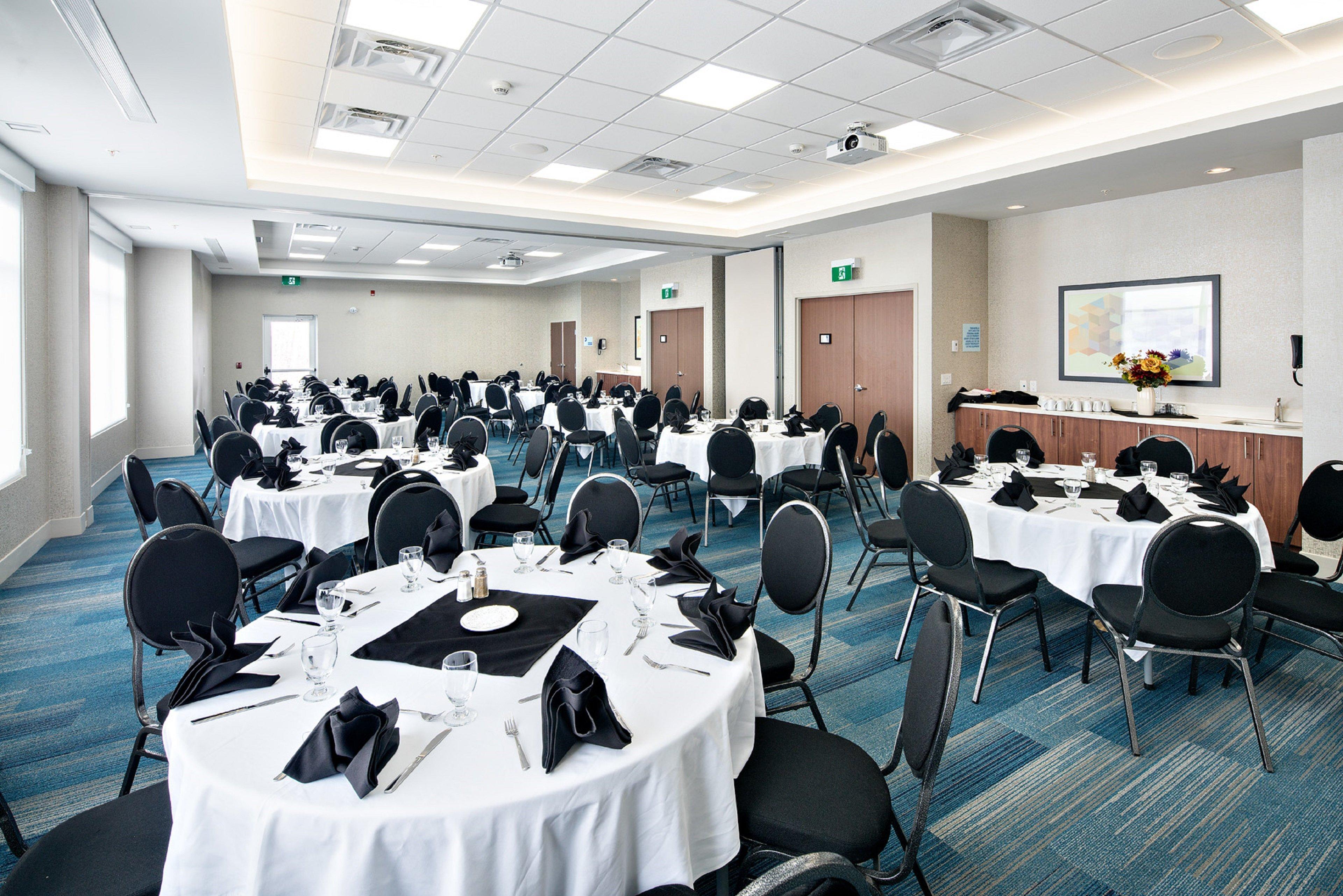 Holiday Inn Express - Red Deer North By Ihg Exterior photo