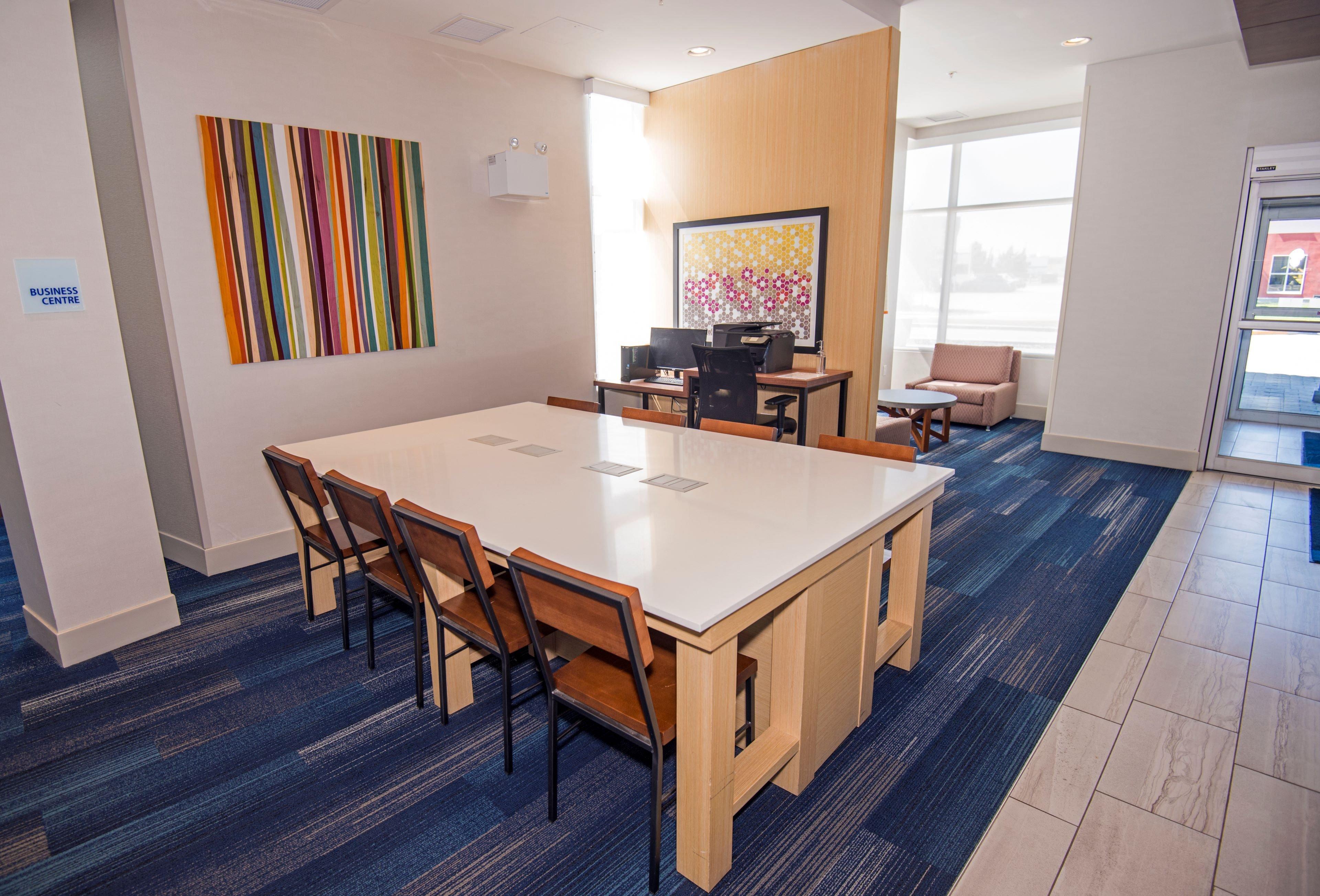 Holiday Inn Express - Red Deer North By Ihg Exterior photo
